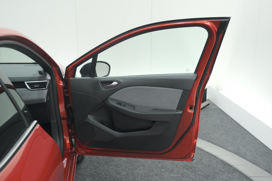 Renault Clio 1.6 E-Tech Full Hybrid 145 techno | 360 Camera | Bose Audio | Stoelverwarming | 9.3 Inch Groot Scherm