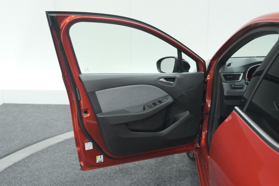 Renault Clio 1.6 E-Tech Full Hybrid 145 techno | 360 Camera | Bose Audio | Stoelverwarming | 9.3 Inch Groot Scherm