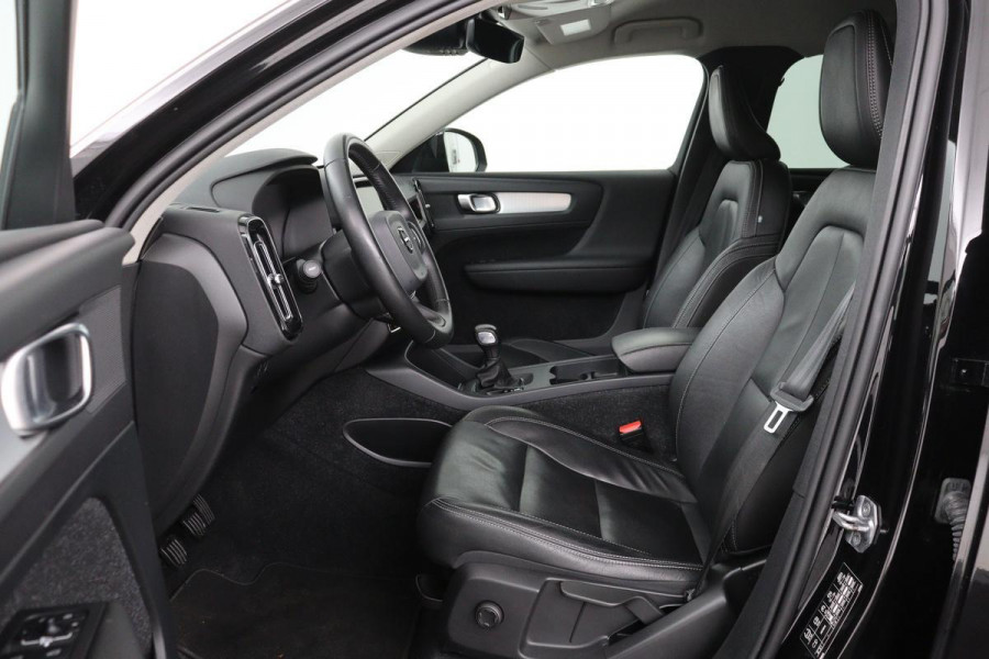 Volvo XC40 1.5 T3 Momentum Pro | Leder | Stoelverwarming | Camera | Navigatie | PDC | Full LED | Climate control
