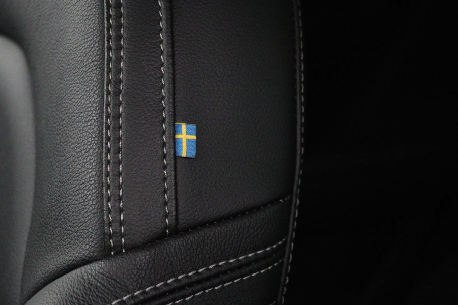Volvo XC40 1.5 T3 Momentum Pro | Leder | Stoelverwarming | Camera | Navigatie | PDC | Full LED | Climate control