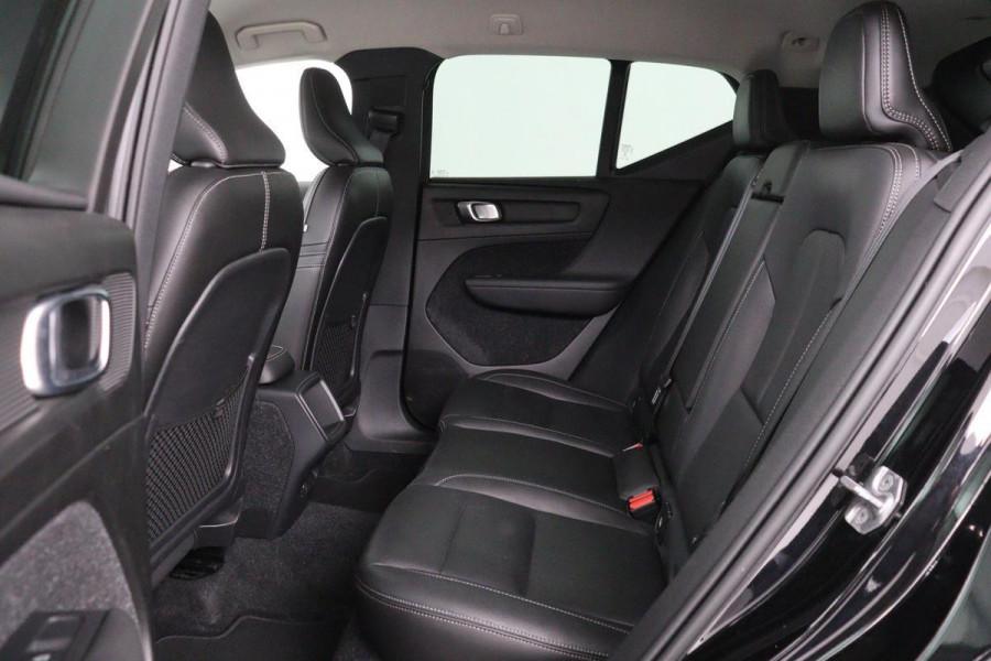 Volvo XC40 1.5 T3 Momentum Pro | Leder | Stoelverwarming | Camera | Navigatie | PDC | Full LED | Climate control