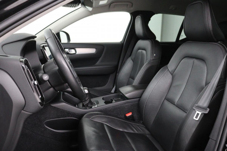 Volvo XC40 1.5 T3 Momentum Pro | Leder | Stoelverwarming | Camera | Navigatie | PDC | Full LED | Climate control