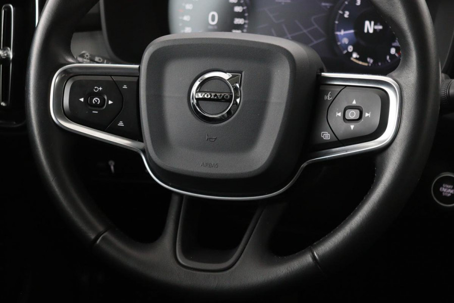 Volvo XC40 1.5 T3 Momentum Pro | Leder | Stoelverwarming | Camera | Navigatie | PDC | Full LED | Climate control