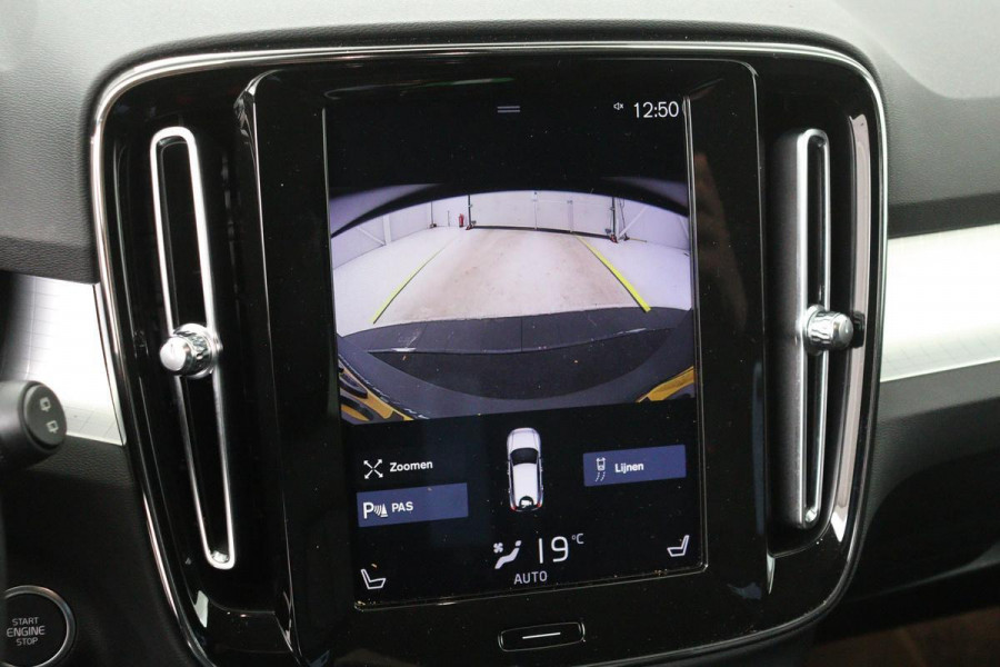 Volvo XC40 1.5 T3 Momentum Pro | Leder | Stoelverwarming | Camera | Navigatie | PDC | Full LED | Climate control