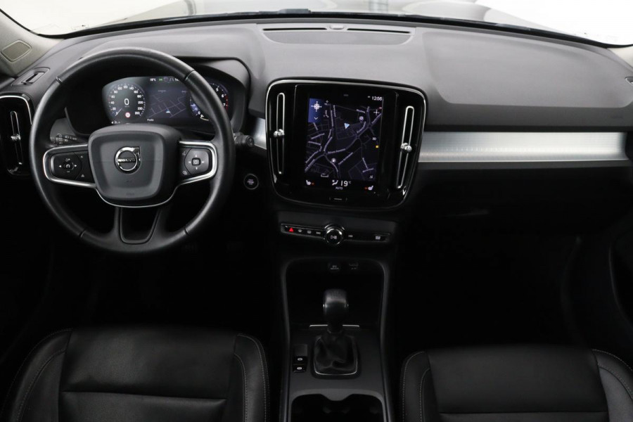 Volvo XC40 1.5 T3 Momentum Pro | Leder | Stoelverwarming | Camera | Navigatie | PDC | Full LED | Climate control
