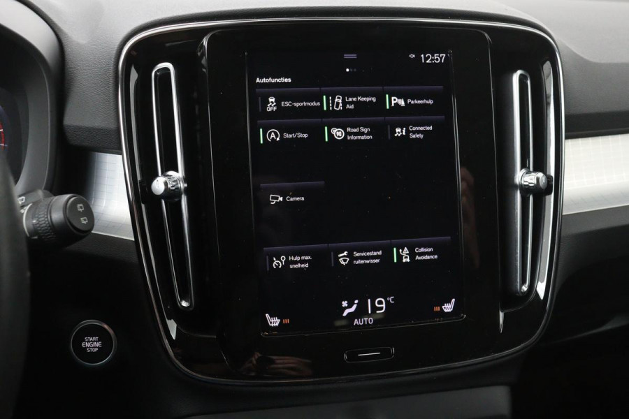Volvo XC40 1.5 T3 Momentum Pro | Leder | Stoelverwarming | Camera | Navigatie | PDC | Full LED | Climate control