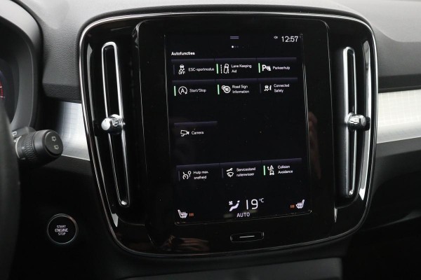 Volvo XC40 1.5 T3 Momentum Pro | Leder | Stoelverwarming | Camera | Navigatie | PDC | Full LED | Climate control