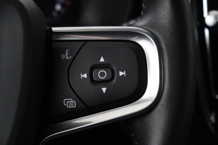 Volvo XC40 1.5 T3 Momentum Pro | Leder | Stoelverwarming | Camera | Navigatie | PDC | Full LED | Climate control