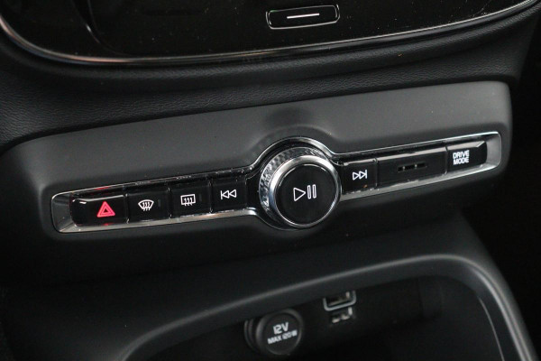 Volvo XC40 1.5 T3 Momentum Pro | Leder | Stoelverwarming | Camera | Navigatie | PDC | Full LED | Climate control