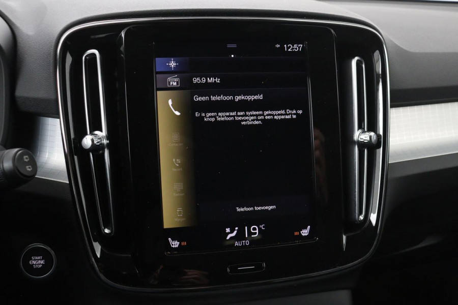 Volvo XC40 1.5 T3 Momentum Pro | Leder | Stoelverwarming | Camera | Navigatie | PDC | Full LED | Climate control