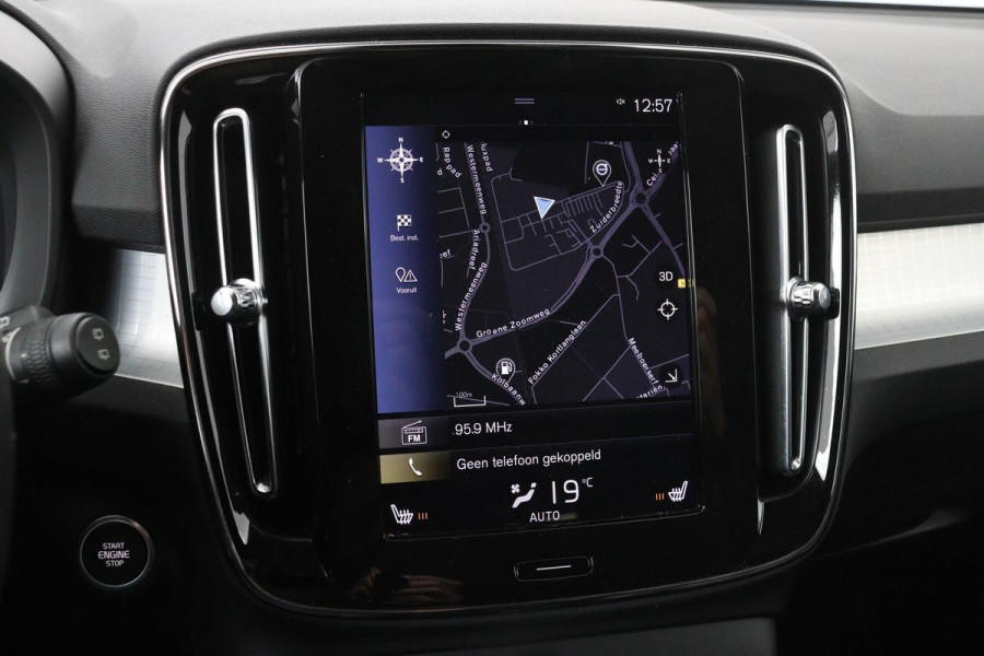 Volvo XC40 1.5 T3 Momentum Pro | Leder | Stoelverwarming | Camera | Navigatie | PDC | Full LED | Climate control