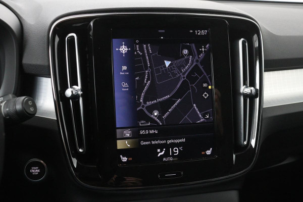 Volvo XC40 1.5 T3 Momentum Pro | Leder | Stoelverwarming | Camera | Navigatie | PDC | Full LED | Climate control