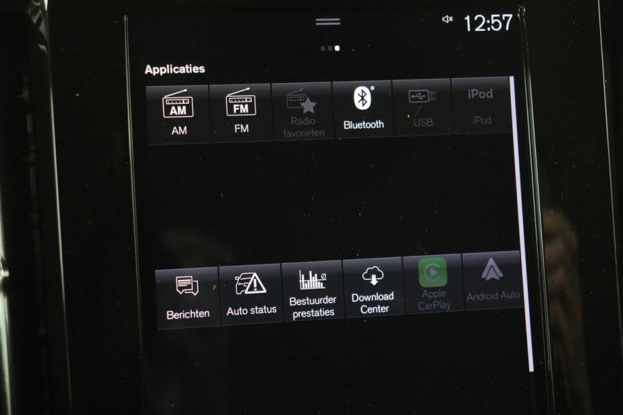 Volvo XC40 1.5 T3 Momentum Pro | Leder | Stoelverwarming | Camera | Navigatie | PDC | Full LED | Climate control