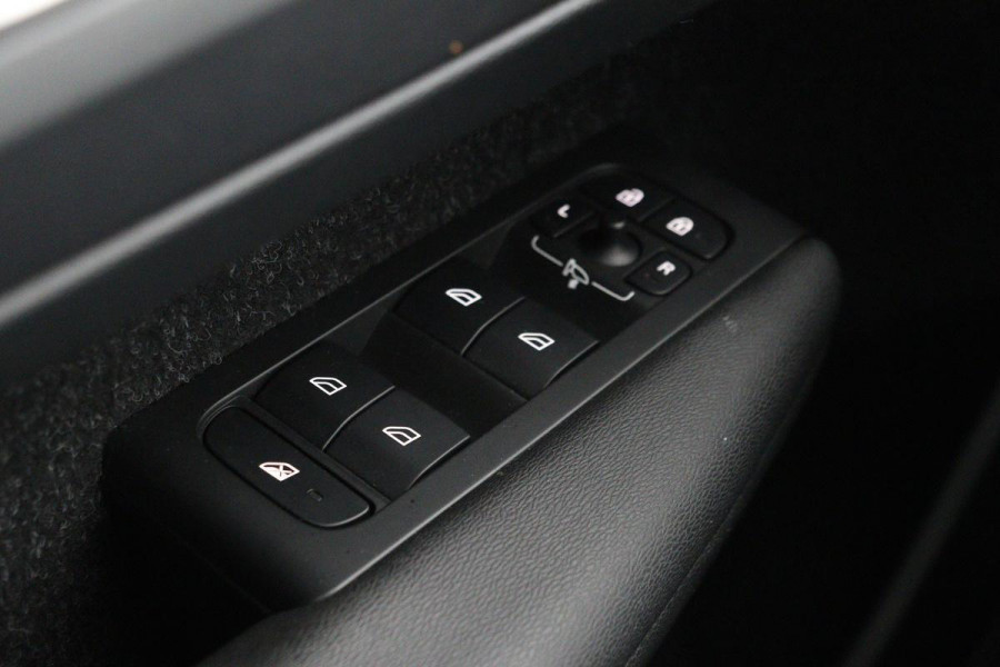 Volvo XC40 1.5 T3 Momentum Pro | Leder | Stoelverwarming | Camera | Navigatie | PDC | Full LED | Climate control