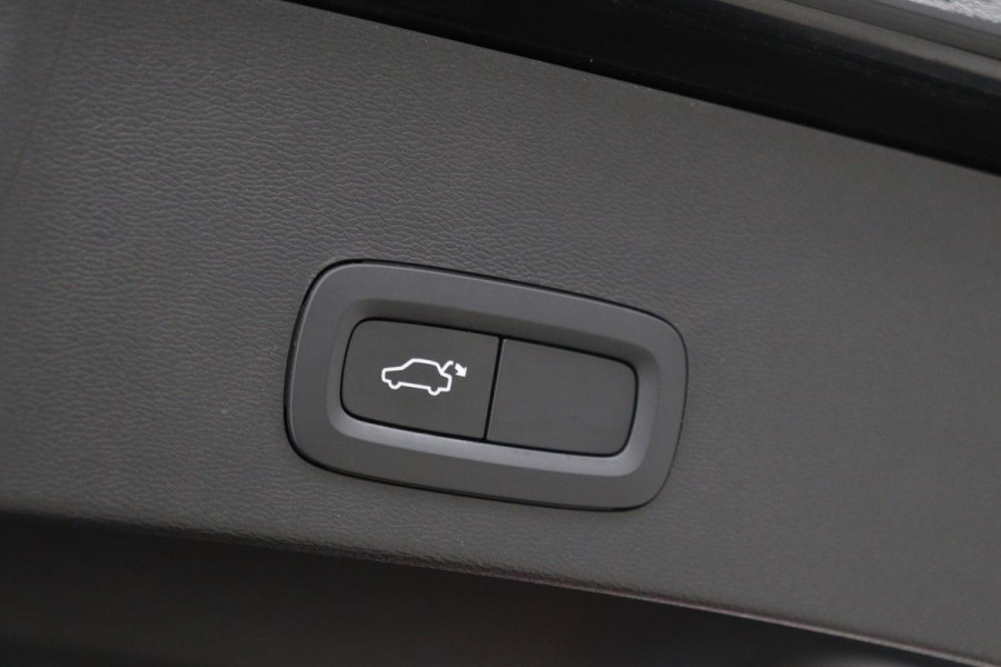 Volvo XC40 1.5 T3 Momentum Pro | Leder | Stoelverwarming | Camera | Navigatie | PDC | Full LED | Climate control