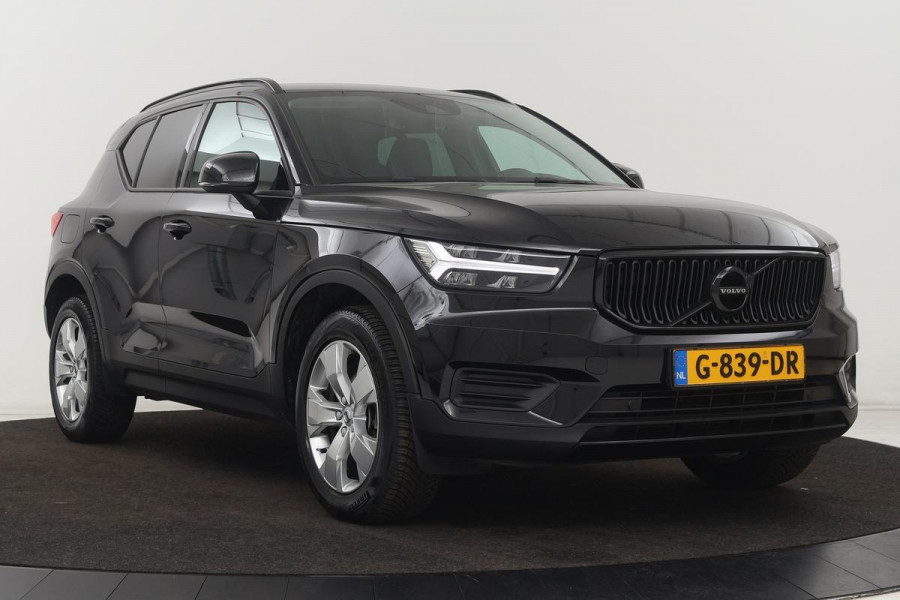 Volvo XC40 1.5 T3 Momentum Pro | Leder | Stoelverwarming | Camera | Navigatie | PDC | Full LED | Climate control