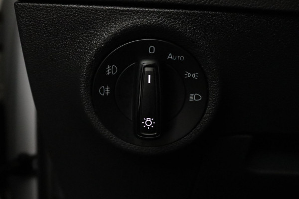 Škoda Karoq 1.0 TSI Clever Edition (PARKEERSENSOREN, CRUISE CONTROL, ACHTERUITRIJCAMERA, STOELVERWARMING, NAVIGATIE, NL-AUTO)