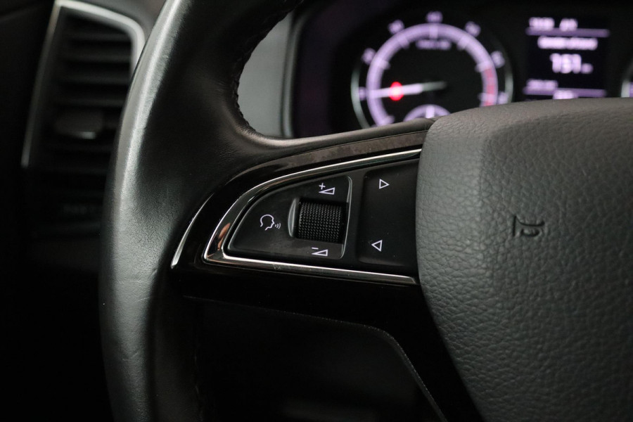 Škoda Karoq 1.0 TSI Clever Edition (PARKEERSENSOREN, CRUISE CONTROL, ACHTERUITRIJCAMERA, STOELVERWARMING, NAVIGATIE, NL-AUTO)