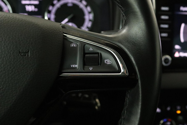 Škoda Karoq 1.0 TSI Clever Edition (PARKEERSENSOREN, CRUISE CONTROL, ACHTERUITRIJCAMERA, STOELVERWARMING, NAVIGATIE, NL-AUTO)