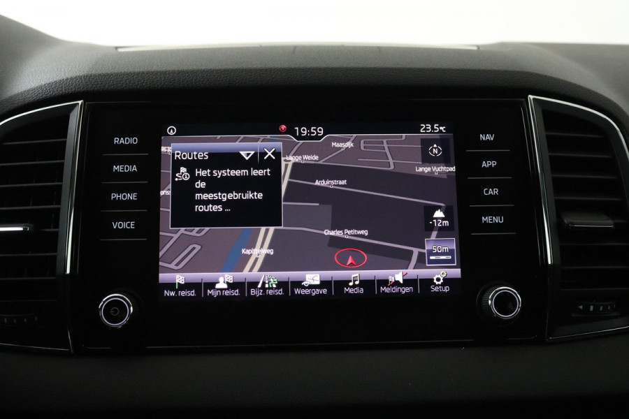 Škoda Karoq 1.0 TSI Clever Edition (PARKEERSENSOREN, CRUISE CONTROL, ACHTERUITRIJCAMERA, STOELVERWARMING, NAVIGATIE, NL-AUTO)