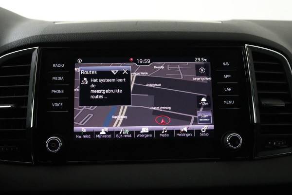 Škoda Karoq 1.0 TSI Clever Edition (PARKEERSENSOREN, CRUISE CONTROL, ACHTERUITRIJCAMERA, STOELVERWARMING, NAVIGATIE, NL-AUTO)