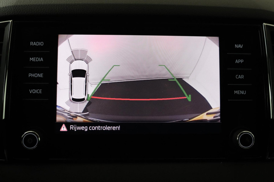 Škoda Karoq 1.0 TSI Clever Edition (PARKEERSENSOREN, CRUISE CONTROL, ACHTERUITRIJCAMERA, STOELVERWARMING, NAVIGATIE, NL-AUTO)