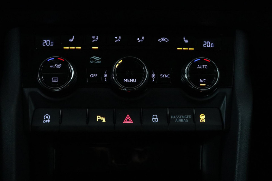 Škoda Karoq 1.0 TSI Clever Edition (PARKEERSENSOREN, CRUISE CONTROL, ACHTERUITRIJCAMERA, STOELVERWARMING, NAVIGATIE, NL-AUTO)