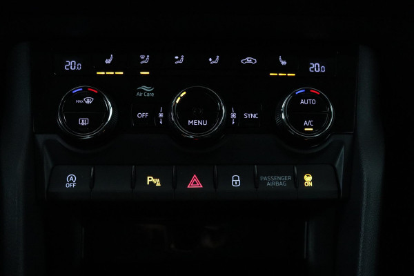 Škoda Karoq 1.0 TSI Clever Edition (PARKEERSENSOREN, CRUISE CONTROL, ACHTERUITRIJCAMERA, STOELVERWARMING, NAVIGATIE, NL-AUTO)