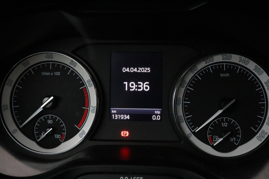 Škoda Karoq 1.0 TSI Ambition Business (CRUISE CONTROL, NAVIGATIE, PARKEERSENSOREN, STOELVERWARMING, NL-AUTO)