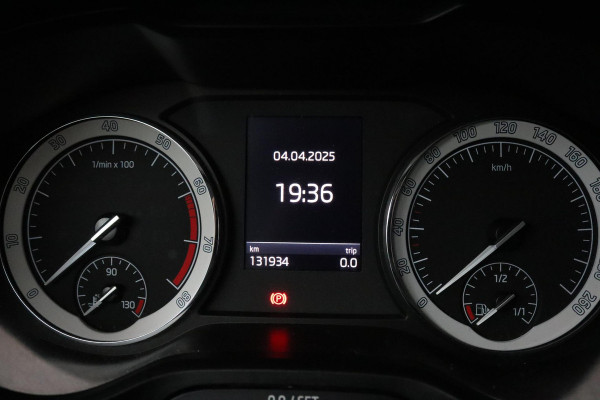 Škoda Karoq 1.0 TSI Ambition Business (CRUISE CONTROL, NAVIGATIE, PARKEERSENSOREN, STOELVERWARMING, NL-AUTO)