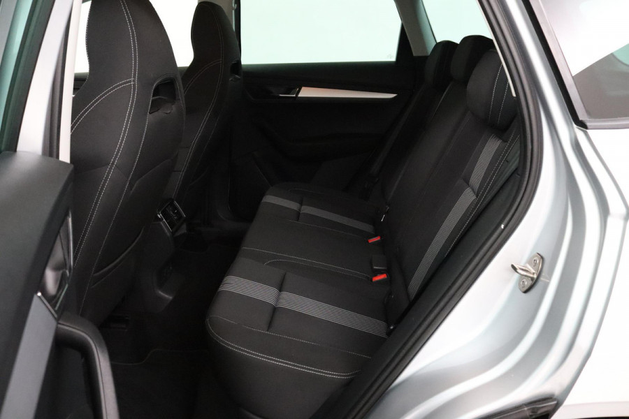 Škoda Karoq 1.0 TSI Ambition Business (CRUISE CONTROL, NAVIGATIE, PARKEERSENSOREN, STOELVERWARMING, NL-AUTO)