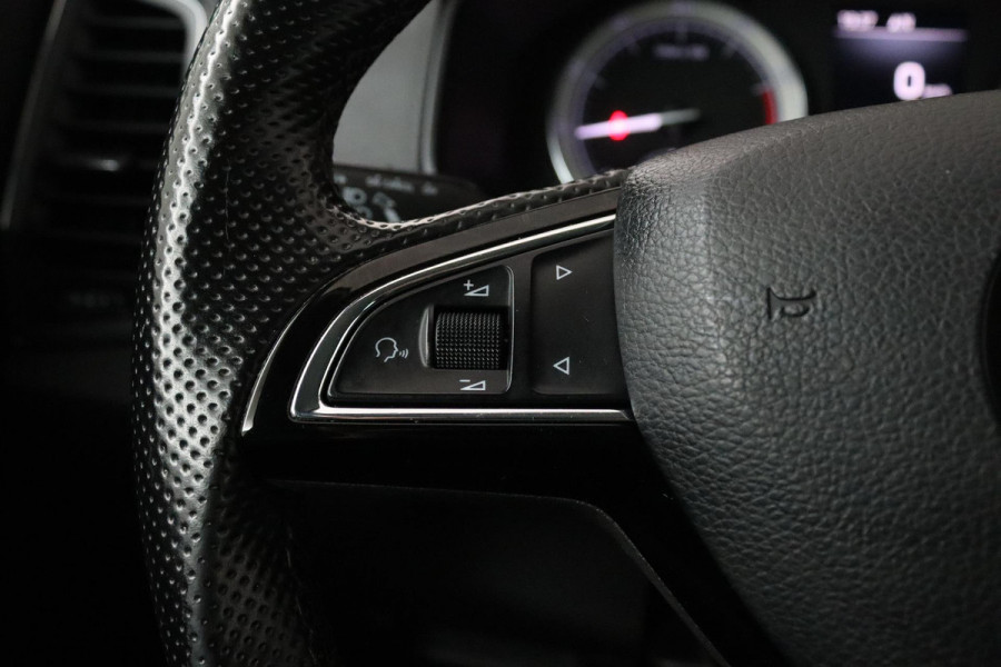 Škoda Karoq 1.0 TSI Ambition Business (CRUISE CONTROL, NAVIGATIE, PARKEERSENSOREN, STOELVERWARMING, NL-AUTO)