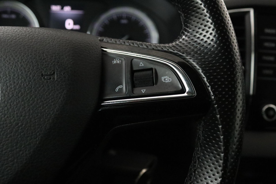 Škoda Karoq 1.0 TSI Ambition Business (CRUISE CONTROL, NAVIGATIE, PARKEERSENSOREN, STOELVERWARMING, NL-AUTO)