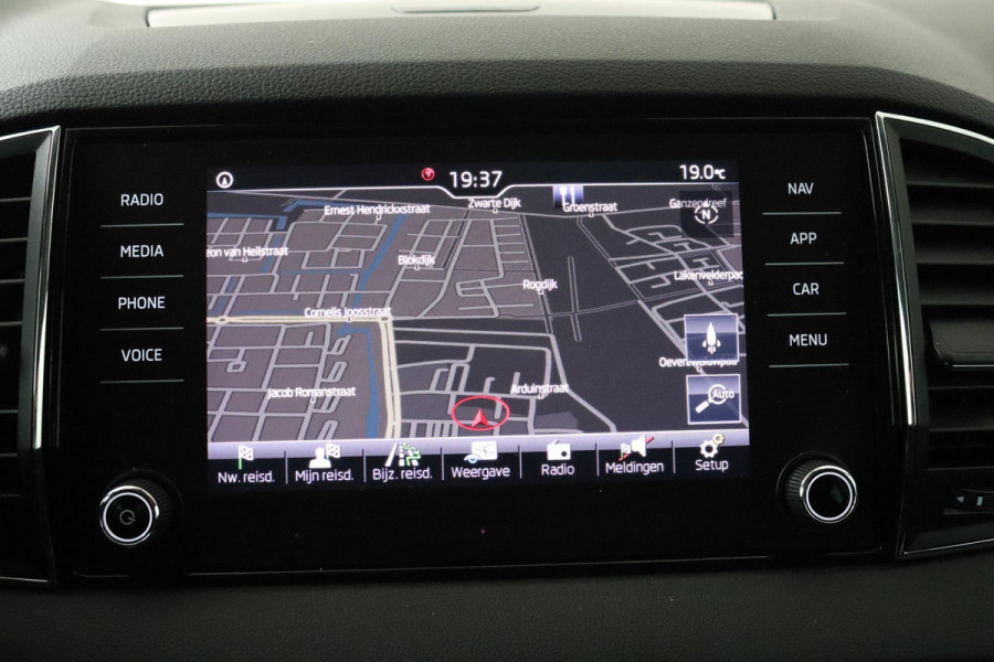 Škoda Karoq 1.0 TSI Ambition Business (CRUISE CONTROL, NAVIGATIE, PARKEERSENSOREN, STOELVERWARMING, NL-AUTO)