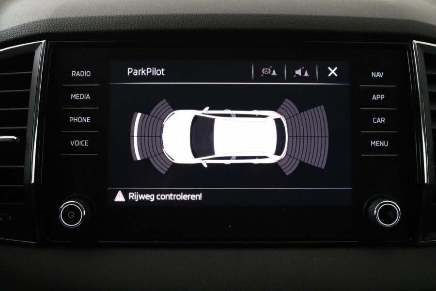 Škoda Karoq 1.0 TSI Ambition Business (CRUISE CONTROL, NAVIGATIE, PARKEERSENSOREN, STOELVERWARMING, NL-AUTO)
