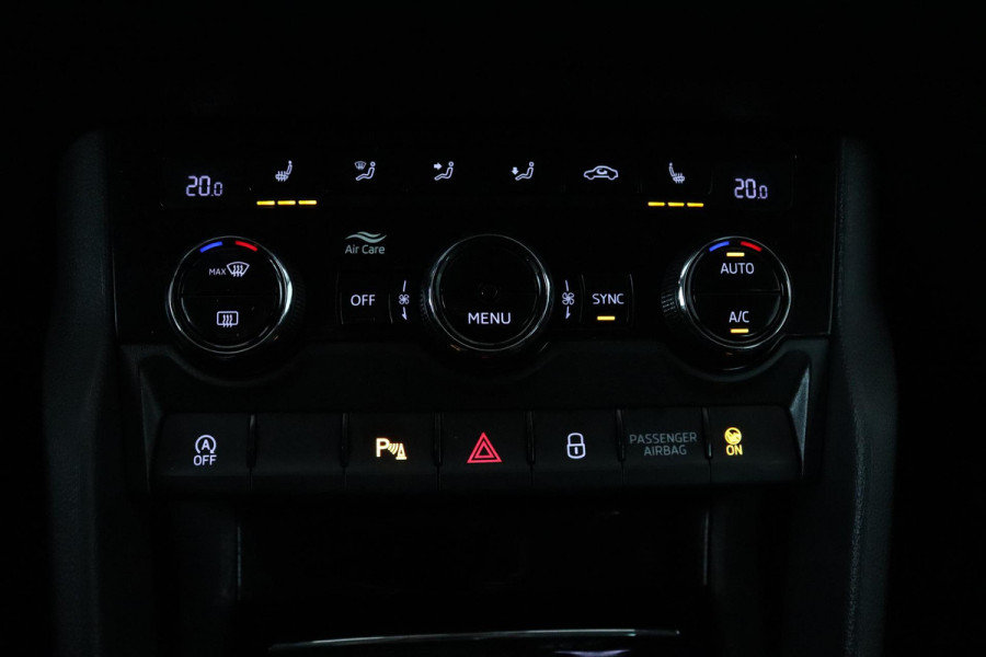 Škoda Karoq 1.0 TSI Ambition Business (CRUISE CONTROL, NAVIGATIE, PARKEERSENSOREN, STOELVERWARMING, NL-AUTO)