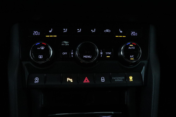 Škoda Karoq 1.0 TSI Ambition Business (CRUISE CONTROL, NAVIGATIE, PARKEERSENSOREN, STOELVERWARMING, NL-AUTO)