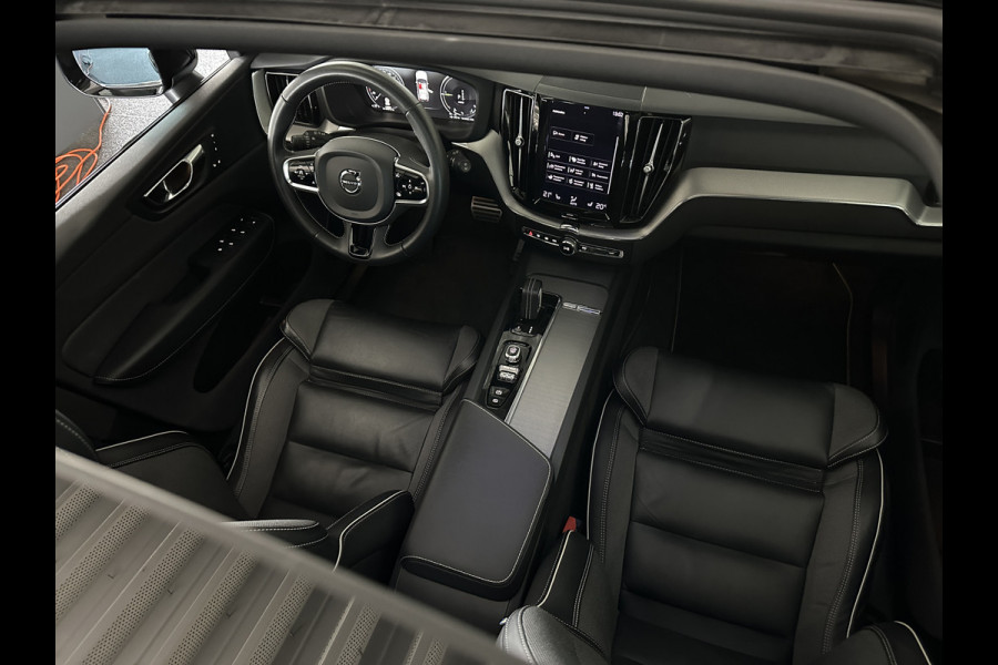 Volvo XC60 T8 391pk AWD R-Design Plus Pack | Panorama | ACC | Memory | Pilot-Assist | Sportstoelen | Camera | Keyless | Led | Zwarte Hemelbekleding | Dab | Carplay | Stuurwielverwarming | Bovag Garantie.
