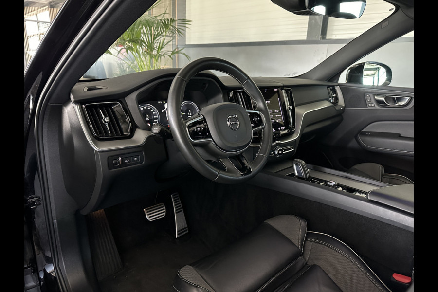Volvo XC60 T8 391pk AWD R-Design Plus Pack | Panorama | ACC | Memory | Pilot-Assist | Sportstoelen | Camera | Keyless | Led | Zwarte Hemelbekleding | Dab | Carplay | Stuurwielverwarming | Bovag Garantie.
