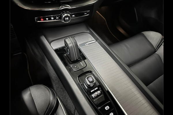 Volvo XC60 T8 391pk AWD R-Design Plus Pack | Panorama | ACC | Memory | Pilot-Assist | Sportstoelen | Camera | Keyless | Led | Zwarte Hemelbekleding | Dab | Carplay | Stuurwielverwarming | Bovag Garantie.