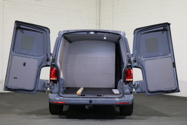 Volkswagen Transporter 2.0 TDI L2H1 204pk Bulli Automaat Trekhaak Lederen Stoelen Camera