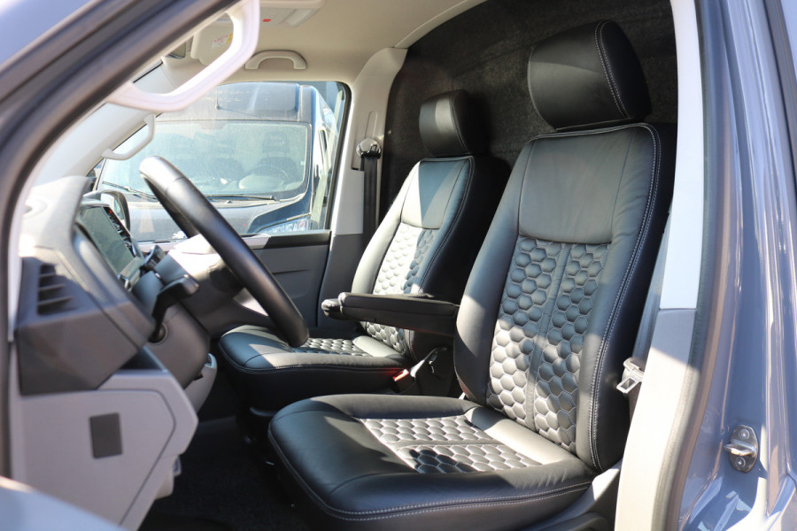 Volkswagen Transporter 2.0 TDI L2H1 204pk Bulli Automaat Trekhaak Lederen Stoelen Camera