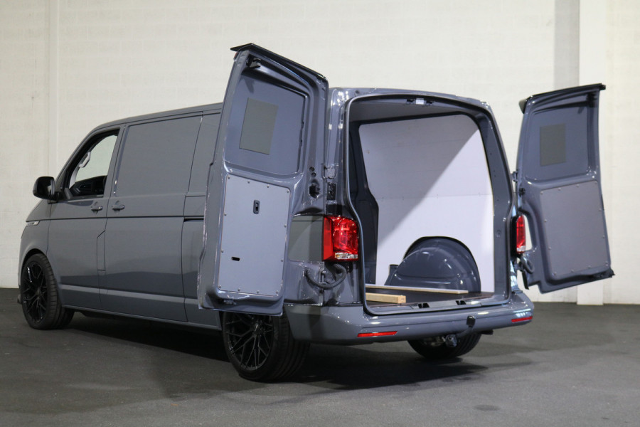 Volkswagen Transporter 2.0 TDI L2H1 204pk Bulli Automaat Trekhaak Lederen Stoelen Camera