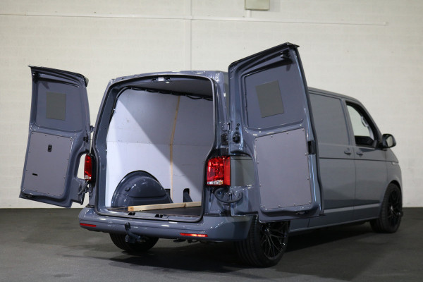 Volkswagen Transporter 2.0 TDI L2H1 204pk Bulli Automaat Trekhaak Lederen Stoelen Camera