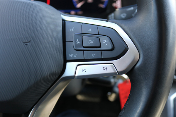 Volkswagen Transporter 2.0 TDI L2H1 204pk Bulli Automaat Trekhaak Lederen Stoelen Camera