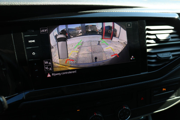 Volkswagen Transporter 2.0 TDI L2H1 204pk Bulli Automaat Trekhaak Lederen Stoelen Camera