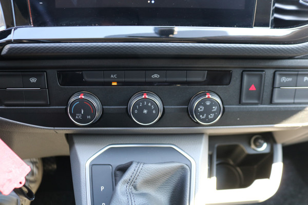 Volkswagen Transporter 2.0 TDI L2H1 204pk Bulli Automaat Trekhaak Lederen Stoelen Camera