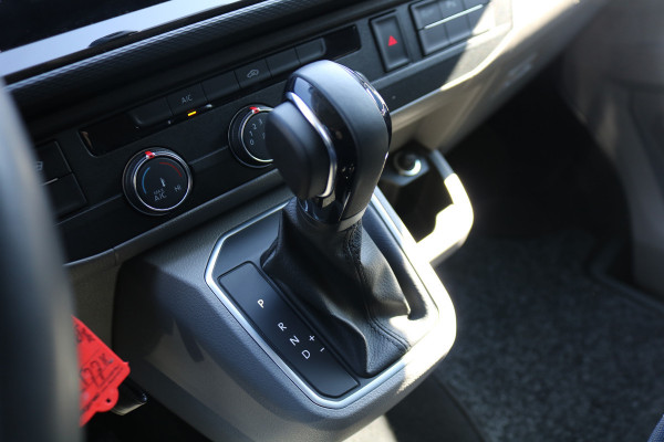 Volkswagen Transporter 2.0 TDI L2H1 204pk Bulli Automaat Trekhaak Lederen Stoelen Camera