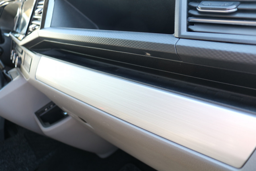 Volkswagen Transporter 2.0 TDI L2H1 204pk Bulli Automaat Trekhaak Lederen Stoelen Camera