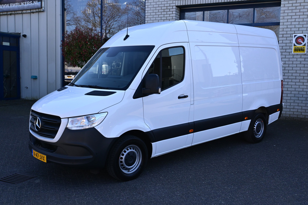 Mercedes-Benz Sprinter 317 CDI L2H2 3500 kg trekhaak, MBUX met parkeerpakket en camera Mercedes-Benz Sprinter 317 CDI L2H2 3500 kg trekhaak, MBUX met parkeerpakket en camera
